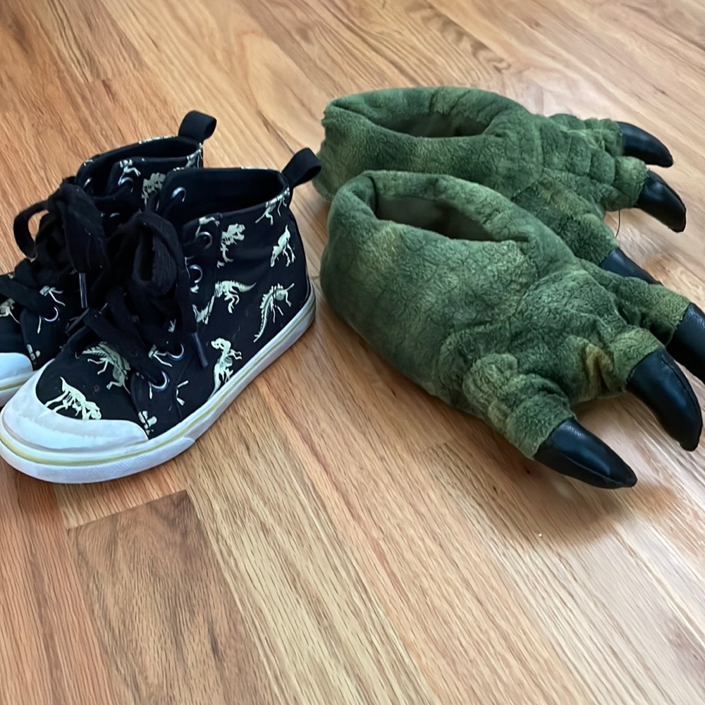 Cute Glow in the dark sneaker + bundle